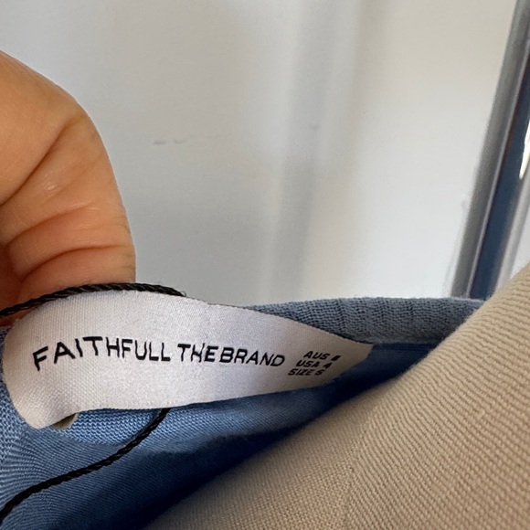 REVOLVE Jacques to in chambray blue top
Faithful the brand
Sz 4 NWT - Picture 6 of 9
